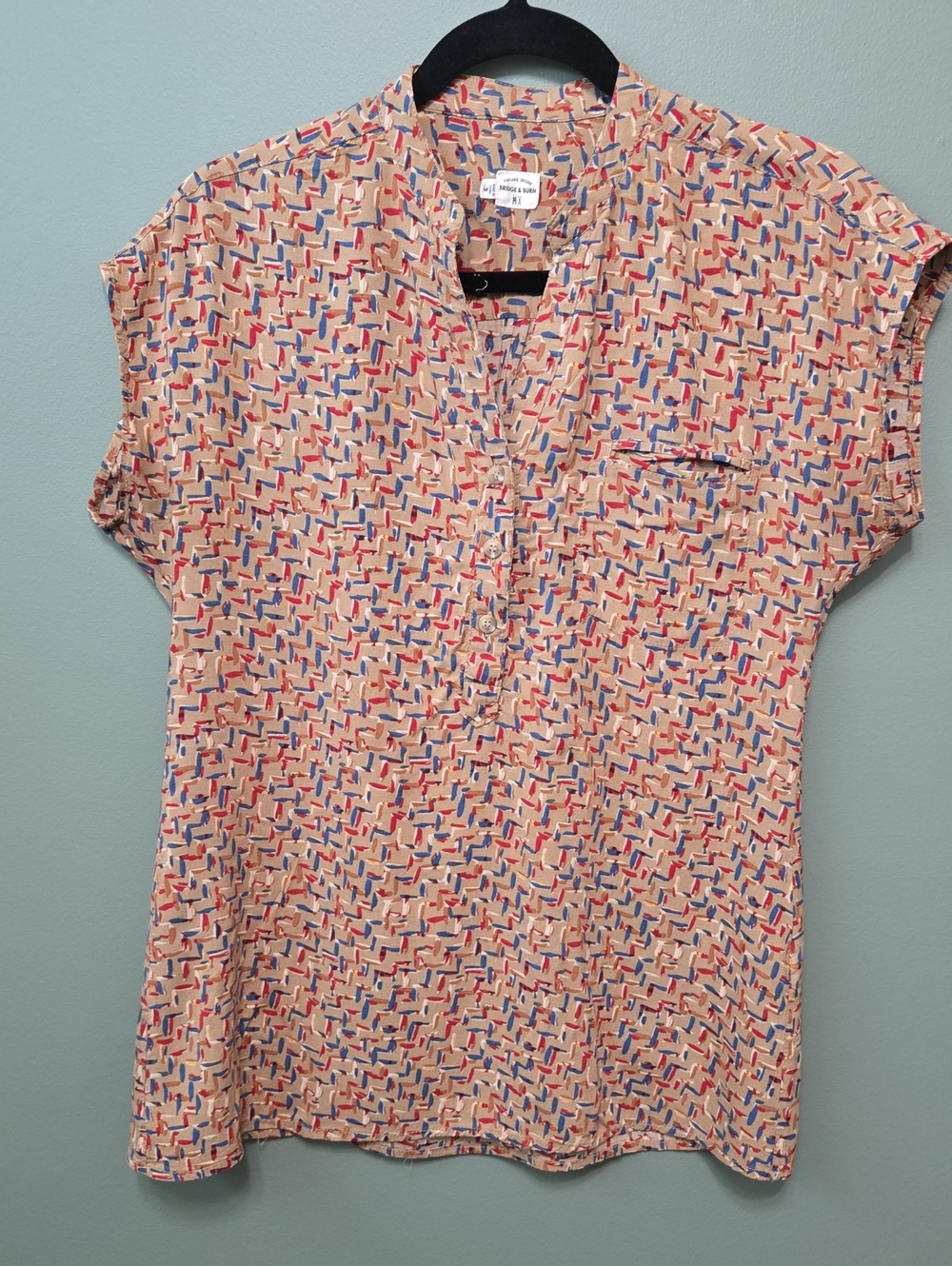 Bridge & Burn  Printed Cap-Sleeve Blouse in Beige with Red & Blue Accents Sz S